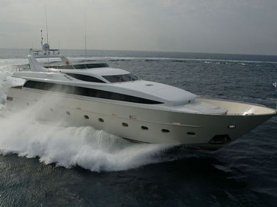 32 ft motor yacht